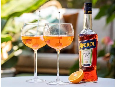Spritz au sureau et agrumes : une boisson d'été inspirée d'Europe