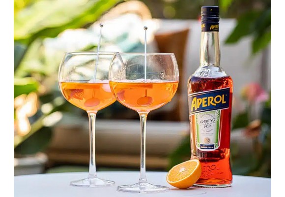 Spritz au sureau et agrumes : une boisson d'été inspirée d'Europe